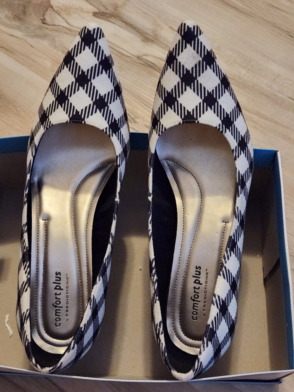 Womens black & white heels
